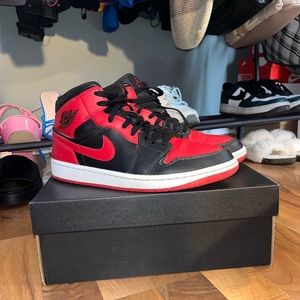 AIR JORDAN 1 MID